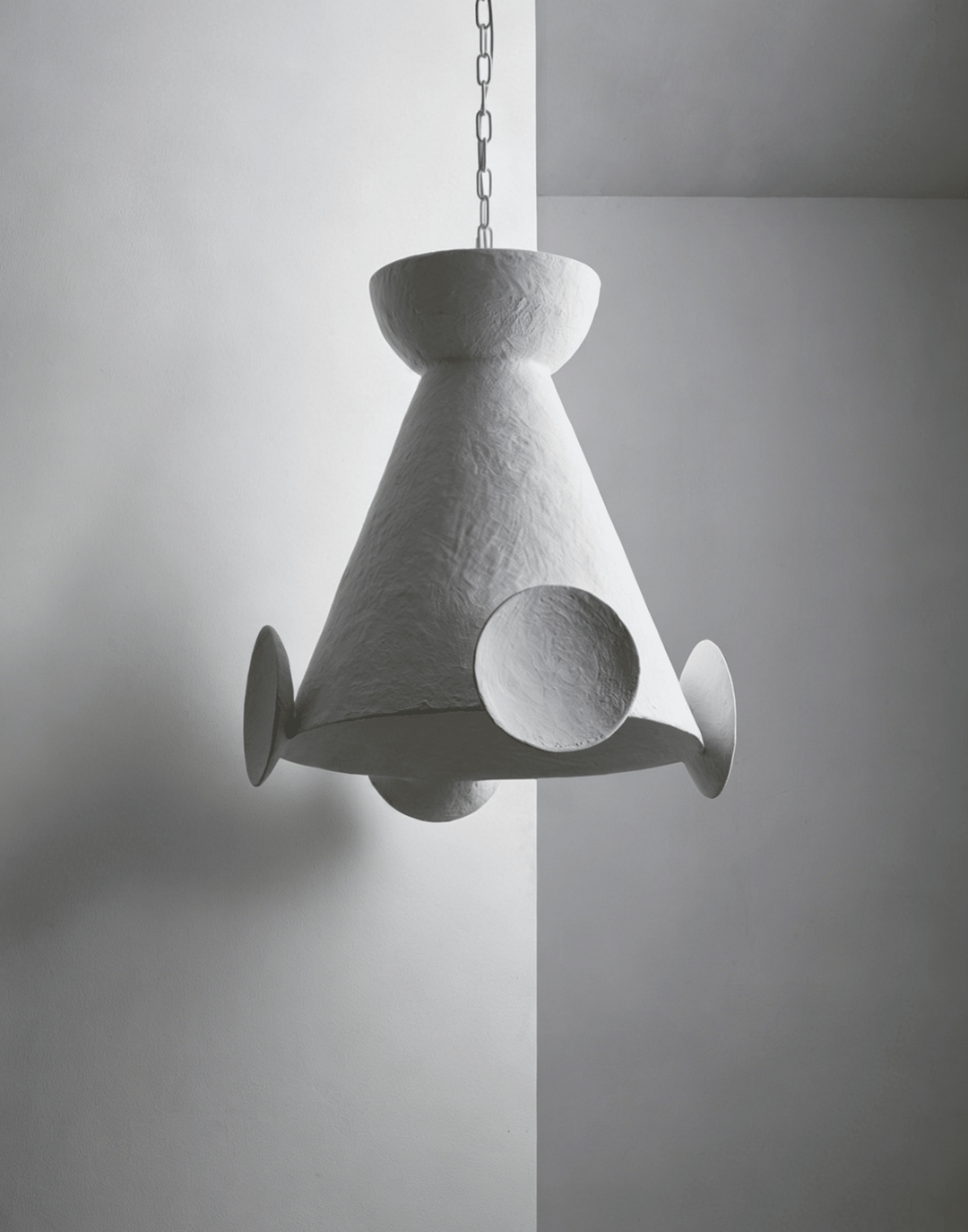 Sculptural lampada a sospensione in cono di gesso