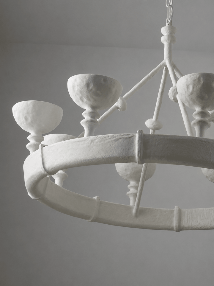 Lampadario Chalice in gesso con struttura scultorea