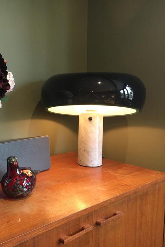 Nucleus lampada da tavolo in marmo