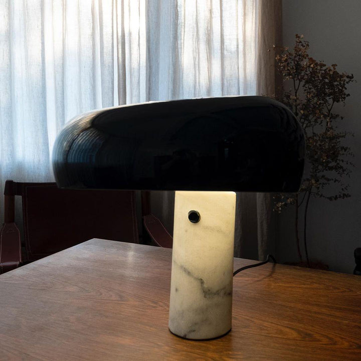 Nucleus lampada da tavolo in marmo