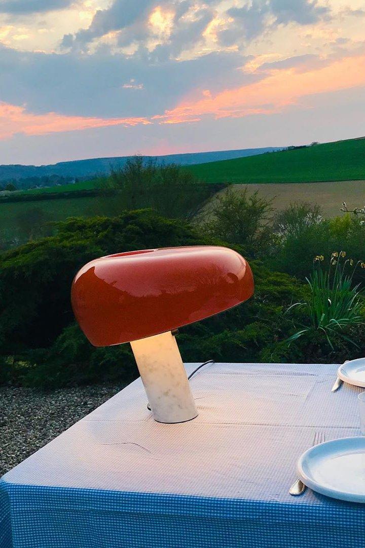Nucleus lampada da tavolo in marmo