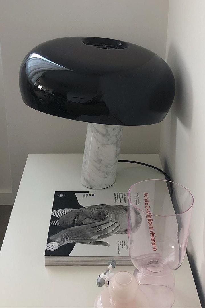 Nucleus lampada da tavolo in marmo