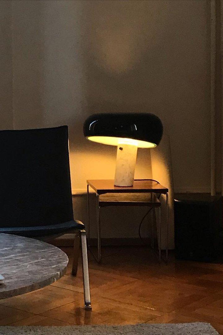 Nucleus lampada da tavolo in marmo