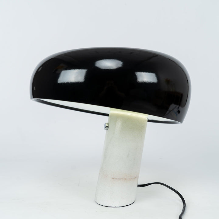Nucleus lampada da tavolo in marmo