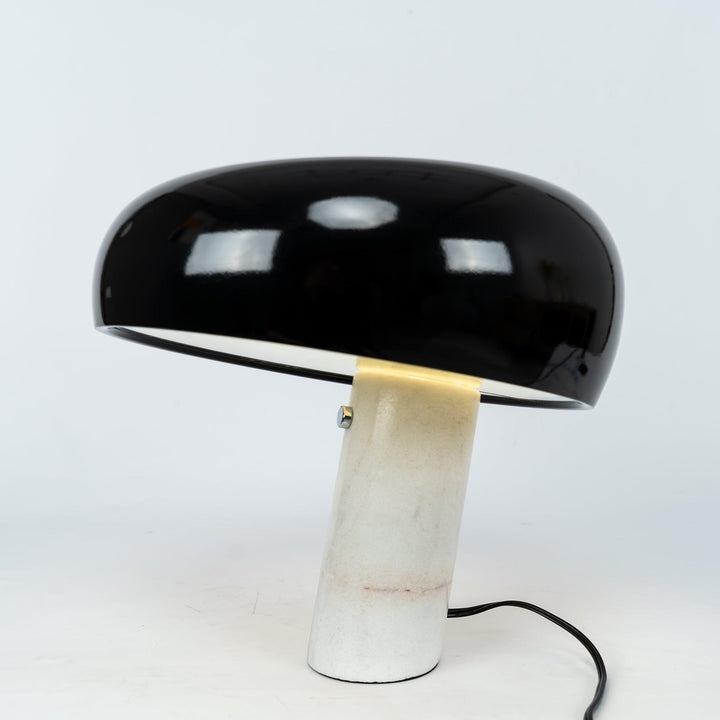 Nucleus lampada da tavolo in marmo