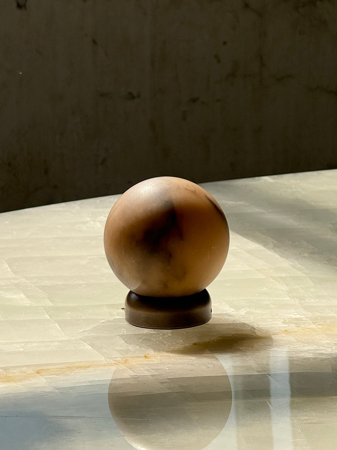 Trevi Orb lampada da tavolo ricaricabile a globo