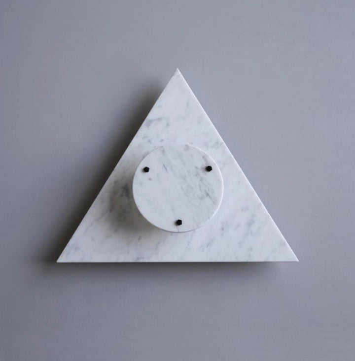 Pyramid lampada da parete in marmo rustico