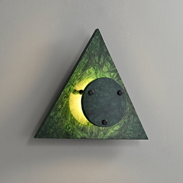 Pyramid lampada da parete in marmo rustico