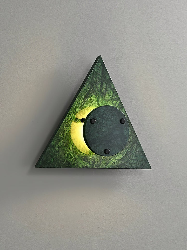 Pyramid lampada da parete in marmo rustico