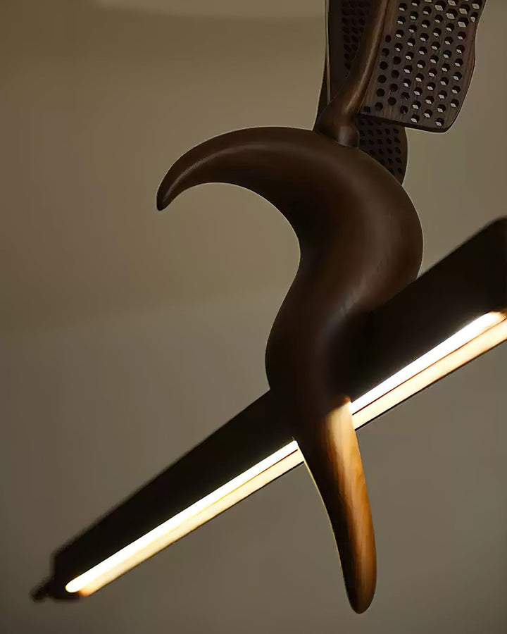 Varinisra lampada a sospensione in legno scolpito